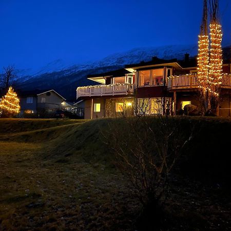 Liten Kjellerleilighet. Landlig Rolig Omrade. Tromsø Extérieur photo